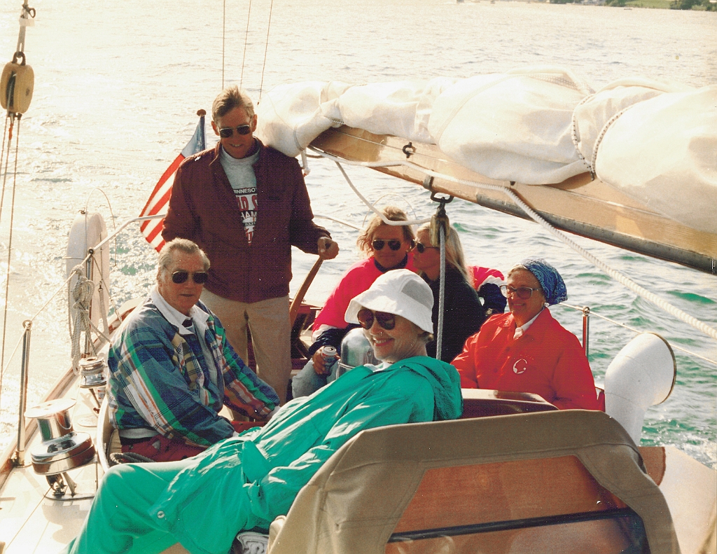 Dougs last sail.jpg - toot; jeane; nancy; todd; doug; judy; apache 1993
